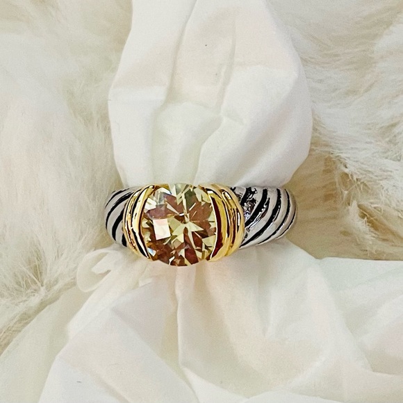 Lady’s ring w/yellow gemstone - Picture 3 of 5